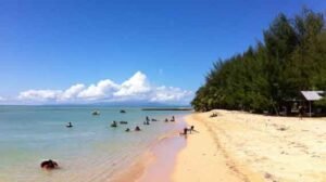 pantai toronipa