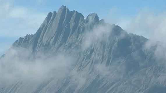 wisata gunung puncak jaya carstensz pyramid