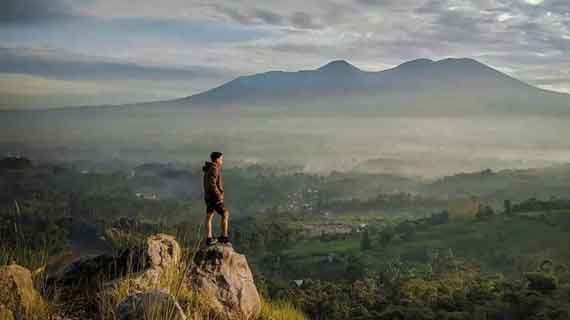 wisata gunung karang