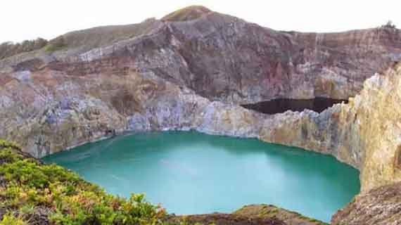 wisata gunung kelimutu