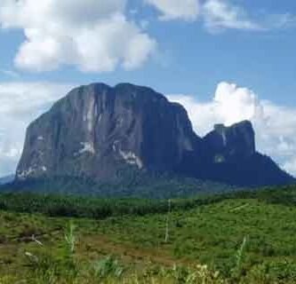 wisata gunung batu lesung