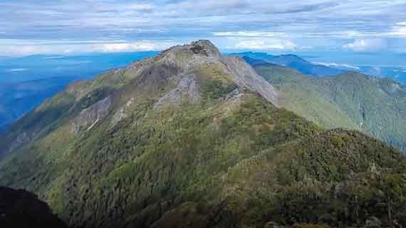 wisata gunung binaiya