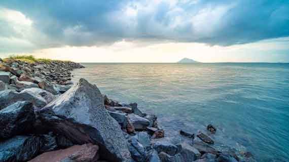 objek wisata pantai malalayang