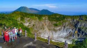 objek wisata gunung lokon dan mahawu
