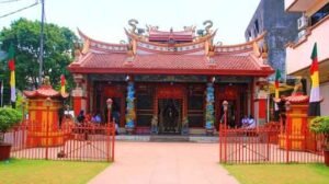 objek wisata klenteng ban hin kiong