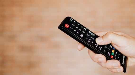 tv dengan sensor suara jarak jauh