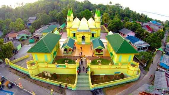 Wisata Masjid Raya Sultan Riau