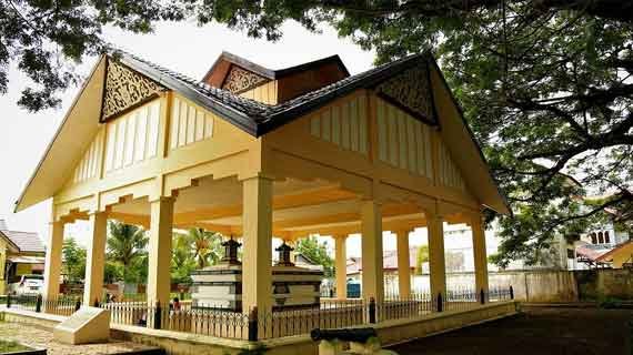 Wisata Makam Sultan Iskandar Muda