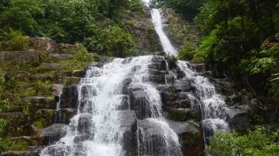 Wisata Air Terjun Sarasah Banyak Gariang