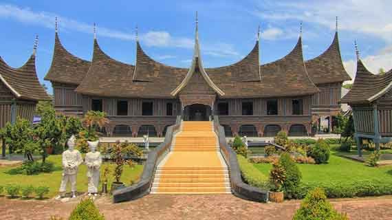 Wisata Museum Adityawarman