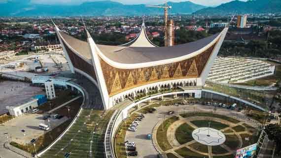 Wisata Masjid Raya Sumbar