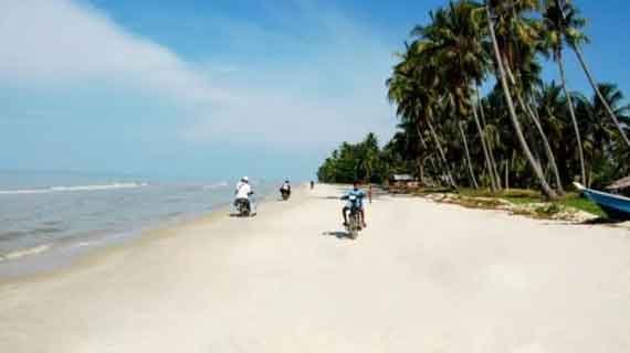 Wisata Pantai Selat Baru