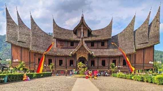 wisata Istano Basa Pagaruyung
