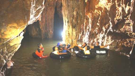 aktivitas caving goa karst enggano