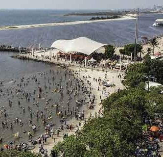 ancol pantai karnaval keluarga