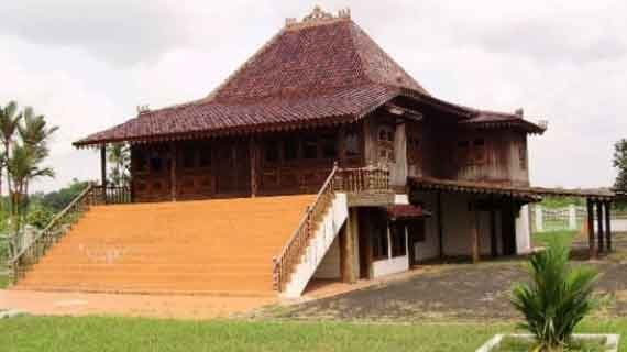 arsitektur rumah limas tradisional