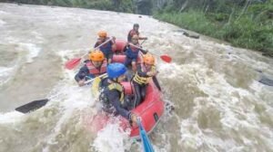 arung jeram sungai air berau lampung
