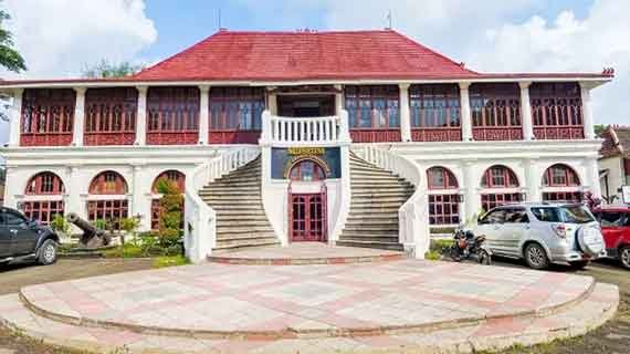 bangunan museum sultan mahmud badaruddin
