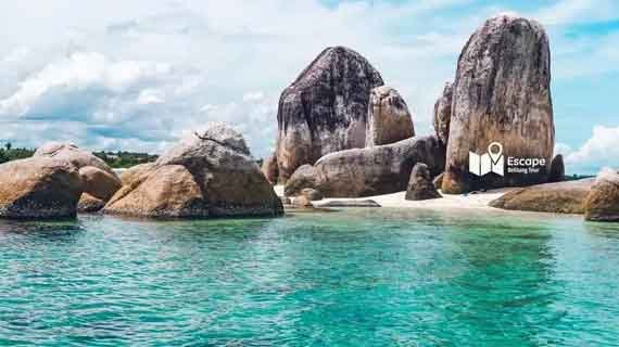keindahan pulau batu berlayar