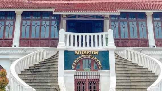 koleksi museum sultan mahmud badaruddin II