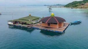pantai sari ringgung masjid terapung