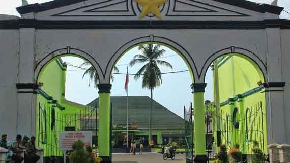 peninggalan kolonial benteng kuto besak