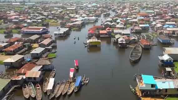 perkampungan terapung di Indonesia