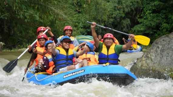 rafting di Kalimantan