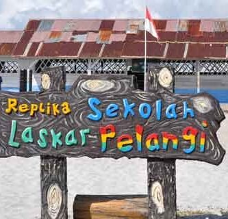 replika sd laskar pelangi belitung timur