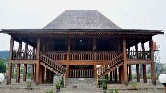 sejarah rumah adat palembang