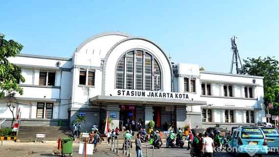 stasiun kota tua arsitektur kolonial