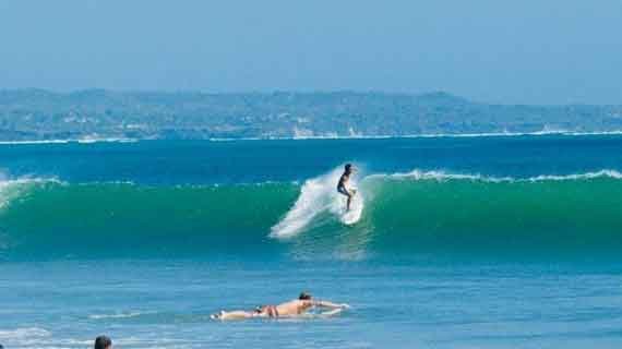 surfing pantai tongaci