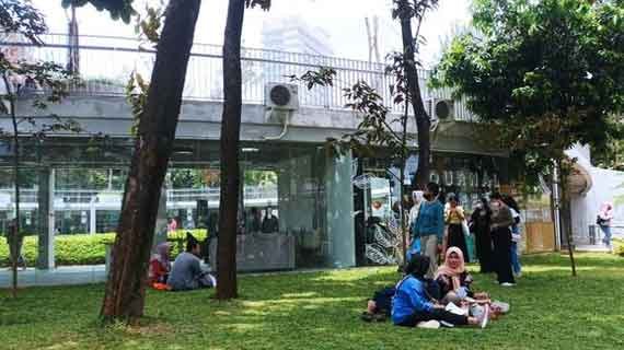taman literasi blok m ruang baca terbuka