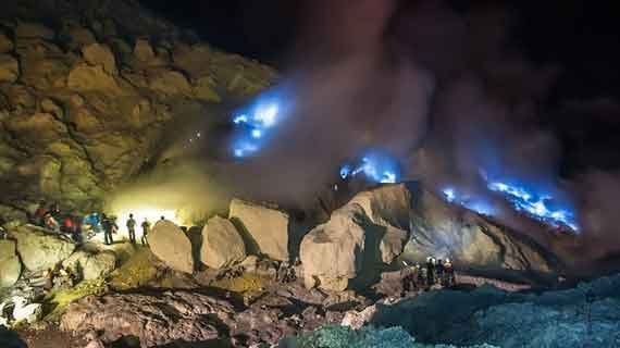 tour Kawah Ijen midnight