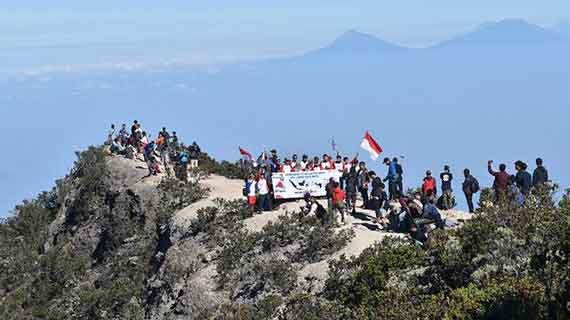 trekking Gunung Lawu