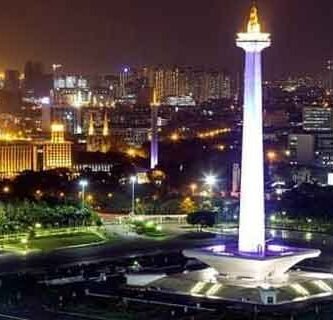 tugu monas malam hari