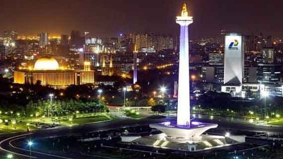 tugu monas malam hari