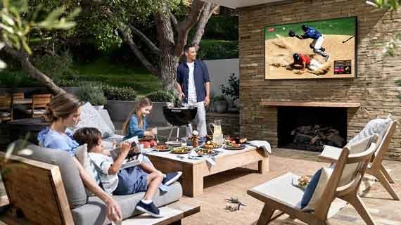 tv yang bisa digunakan outdoor siang hari