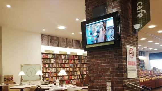 tv yang cocok untuk cafe rooftop
