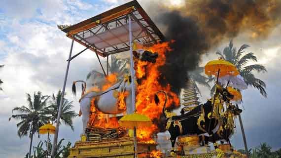 upacara Ngaben di Bali