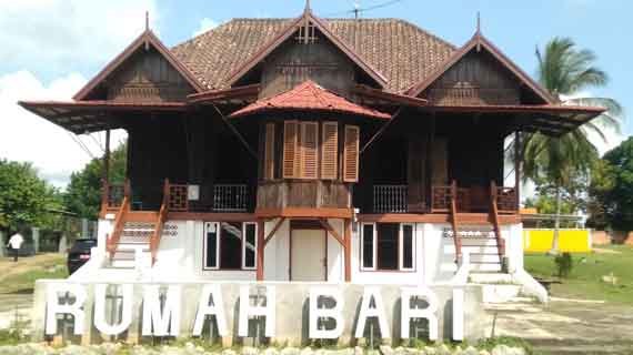 wisata Rumah Bari