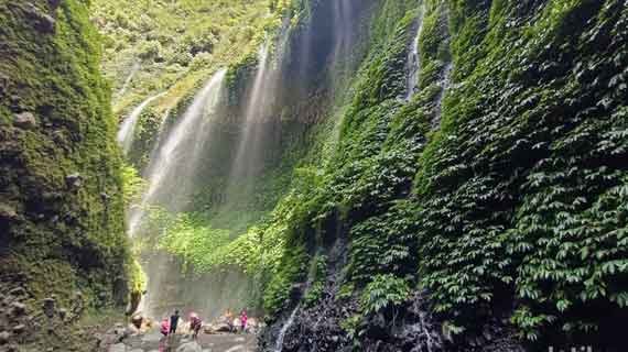 wisata air terjun Madakaripura