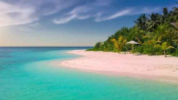 wisata pantai di Sulawesi Tenggara