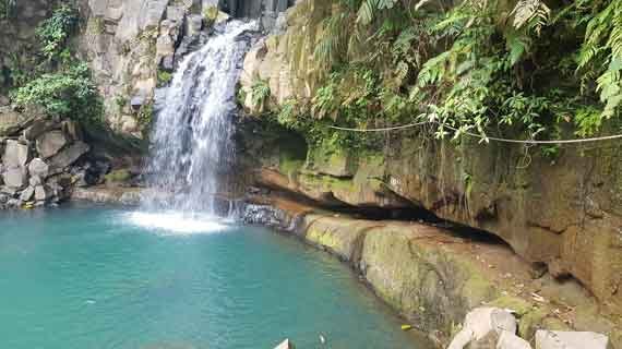 curug cikuluwung dekat jakarta wisata alam