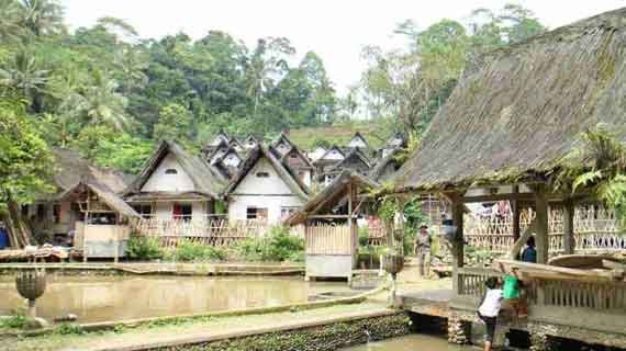 kampung naga tasikmalaya adat