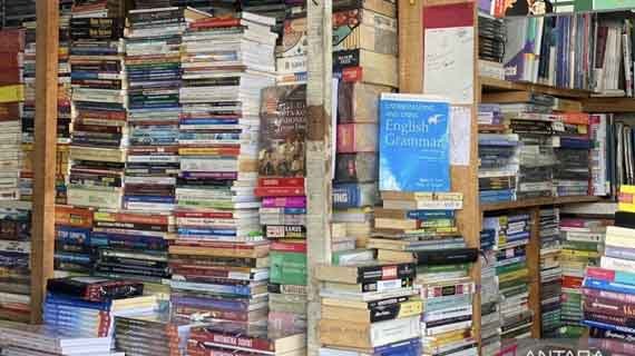 pasar senen buku bekas dan vintage